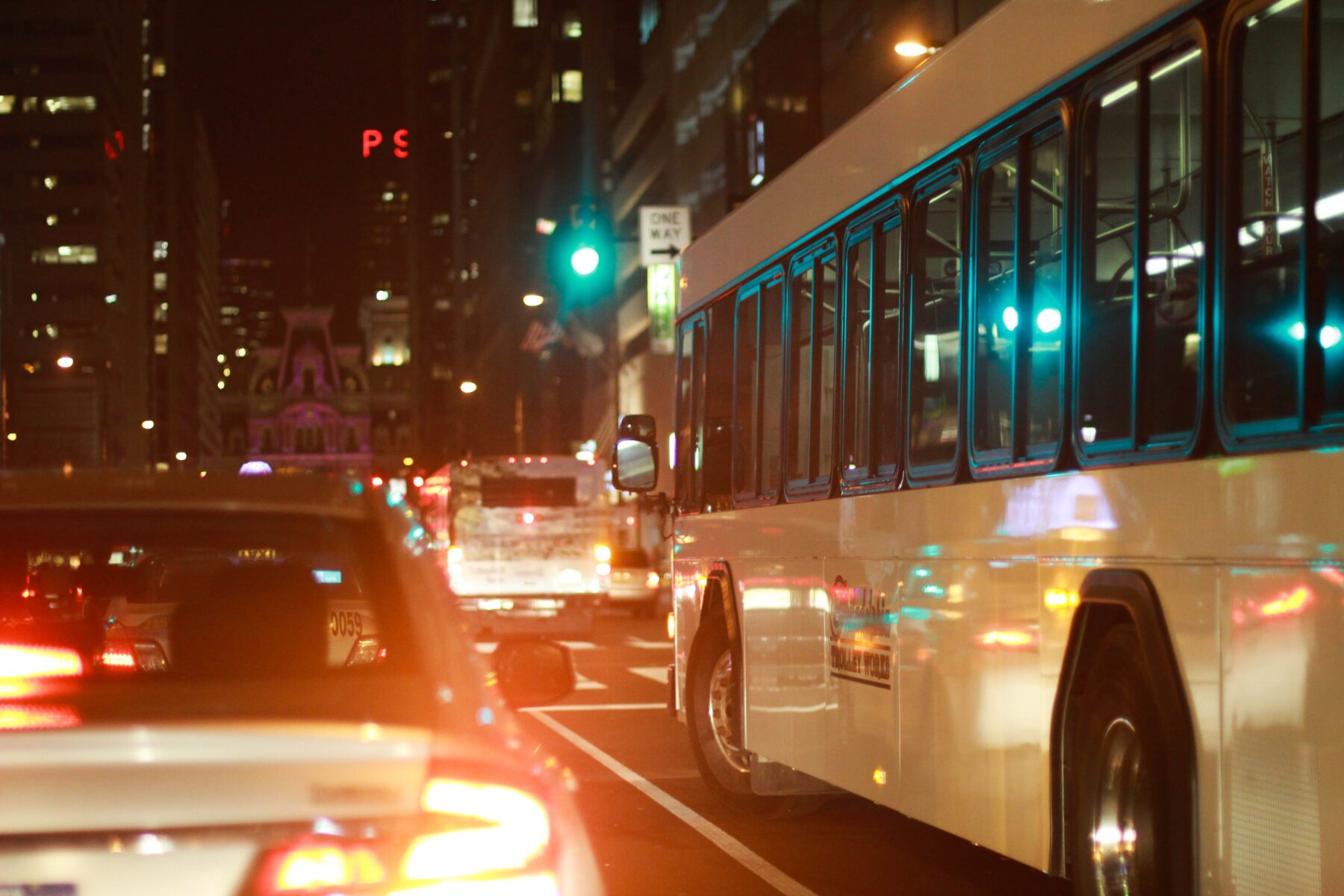 “Zerar tarifa de ônibus pode ajudar a reduzir desigualdades e melhorar o ar dos centros urbanos”, diz especialista